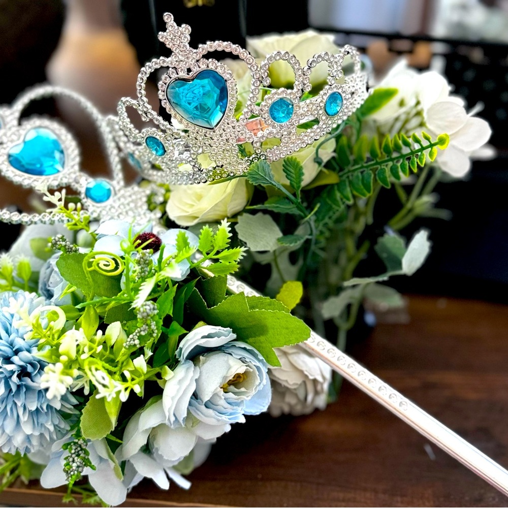 Queen Elsa Tiara and Magic Wand Set